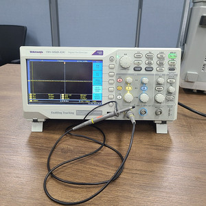 텍트로닉스 Tektronix Oscilloscope 50MHz, 2CH "TBS1052B-EDU 판매합니다.