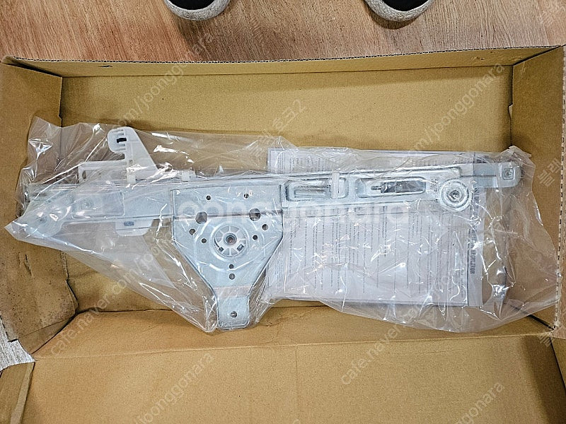 지프 컴패스 조수석뒤문 파워윈도우 레귤레이타(유리기어) 팝니다.--1