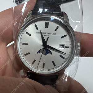 미개봉/새상품 프레드릭콘스탄트 클래식 오토매틱 문페이즈 40mm 팝니다 FC-330SS5B6