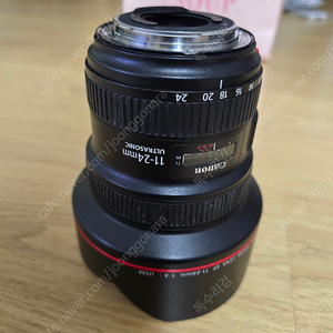 Canon EF 11-24mm 1:4 L USM 1,100,000원 해외 구입 렌즈 단품 거의 사용 안 함, 상태 좋습니다 떨어트린 적 없고요.