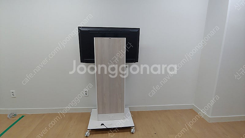 LG 43인치 티비 + 퍼시스 회의용 티비거치대--2