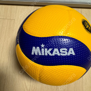 미카시 배구공 V300W 거의새거입니다 2개있습니다