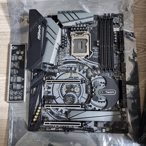 asrock Z390 taichi 메인보드 외 몇가지 팝니다