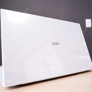 [극!미사용 신품급] LG 그램 22년형 쿼드 코어+ i5 16GB 정품 윈11 초경량 1.12kg 풀셋트