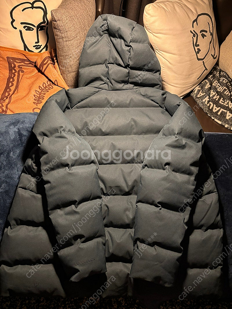 룰루레몬 윈터 퍼프 재킷 tech canvas L사이즈 네이비색상 팝니다.--2