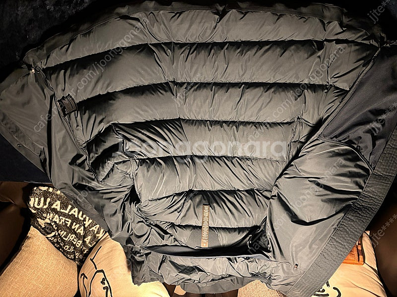 룰루레몬 윈터 퍼프 재킷 tech canvas L사이즈 네이비색상 팝니다.--6