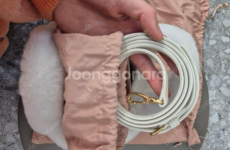 새상품 미우미우 시어링 토트백 토드백 크로스백 화이트 켈리백 금장--1