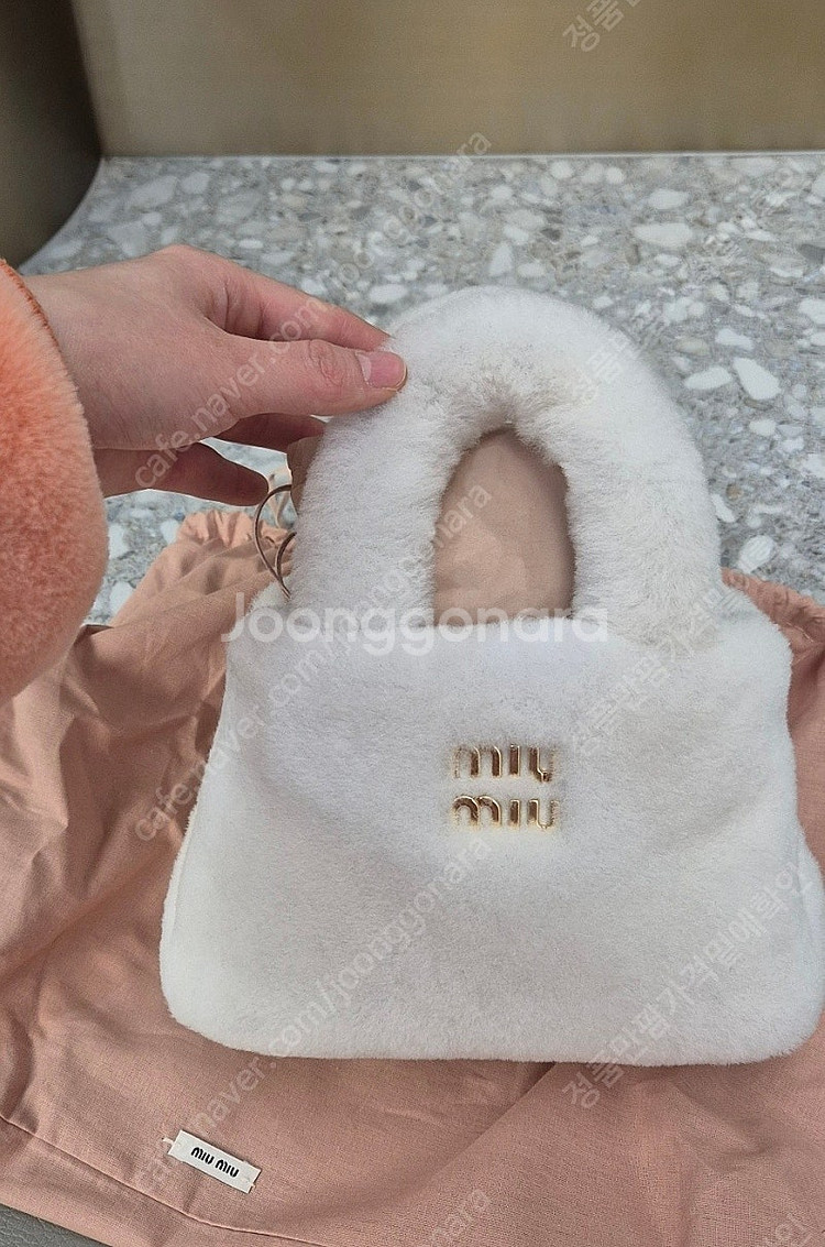 새상품 미우미우 시어링 토트백 토드백 크로스백 화이트 켈리백 금장--4