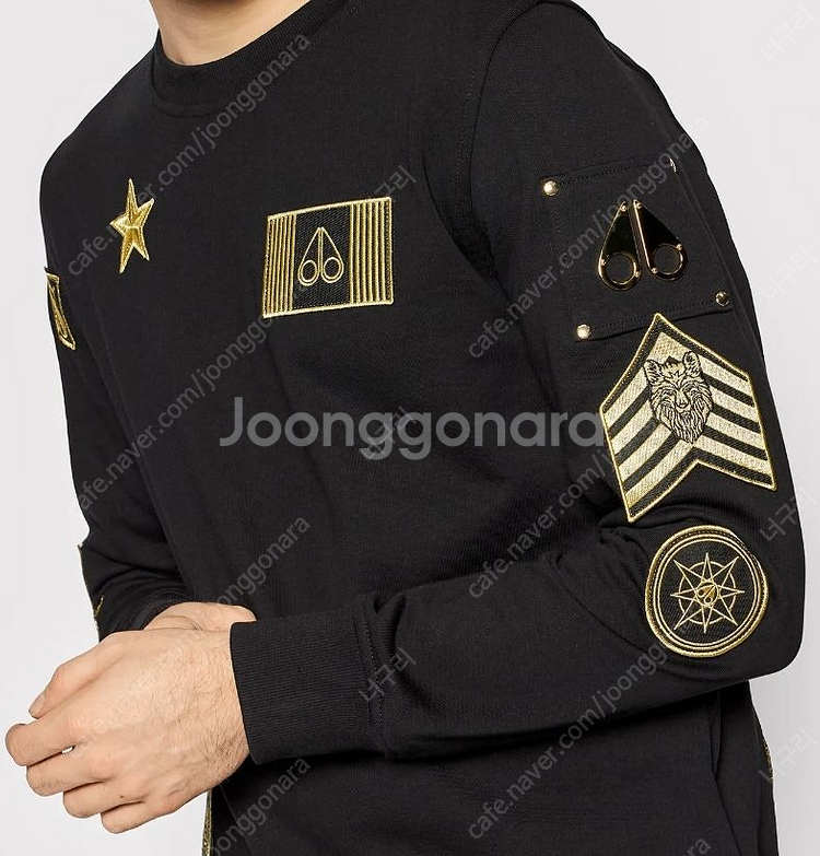 무스너클 금장 풀오버 L 팝니다.--1