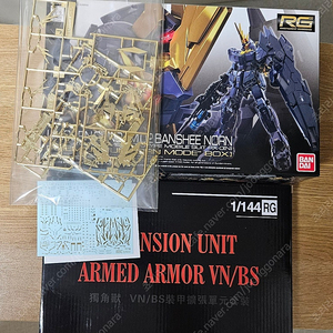 RG 밴시노른(골드 코팅) + 골드홀로데칼 + 이펙트윙즈 암드아머 VN/BS