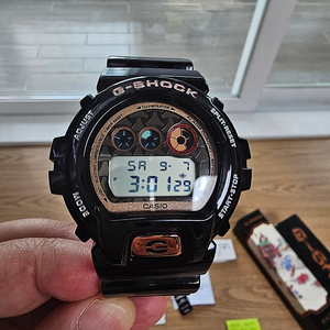 G-SHOCK 지샥 DW-6900SLG-1DR 비사문천 팝니다