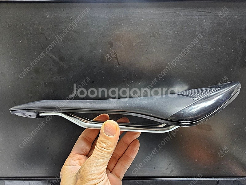 메리다 익스퍼트 안장 판매합니다--0