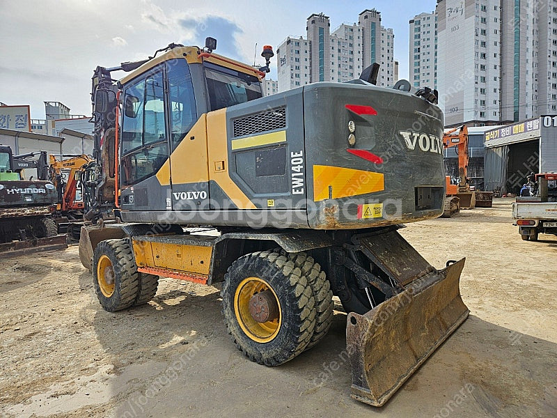 볼보 EW140E 2017년식 회전링크 코끼리집게 중고...--4