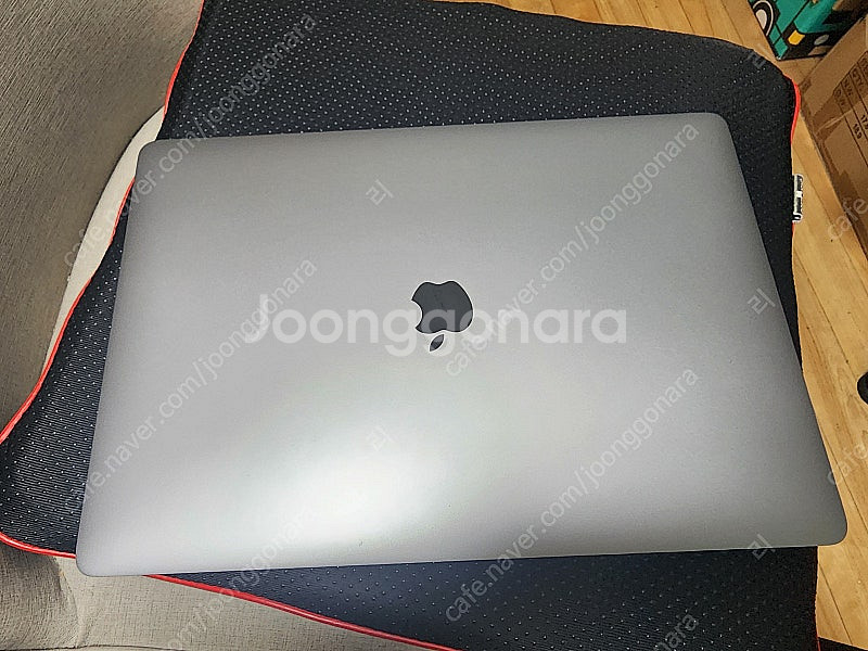 맥북 프로 2018 15인지 모델 팝니다.(애플키보드,...--7