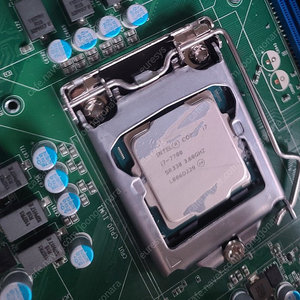 I7 7700 단품 팝니다.