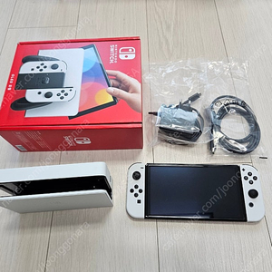 닌텐도 스위치 OLED 화이트+동물의숲 팝니다
