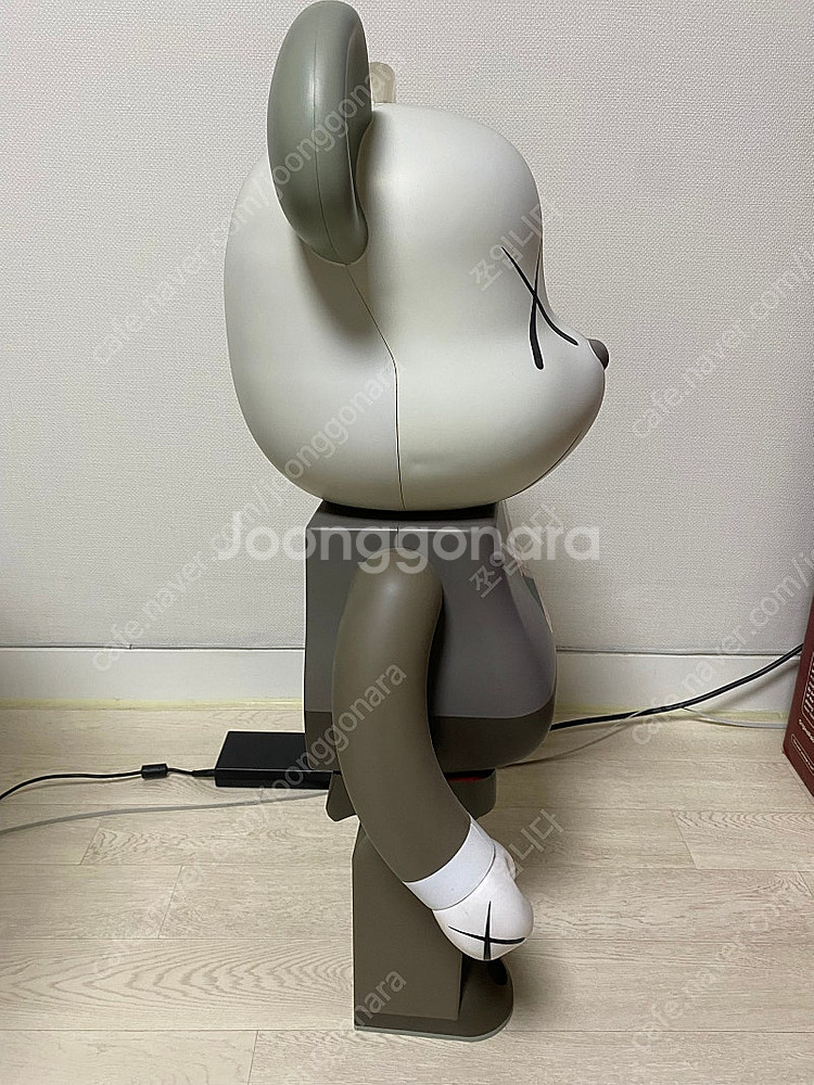 베어브릭 카우스 1000%--3