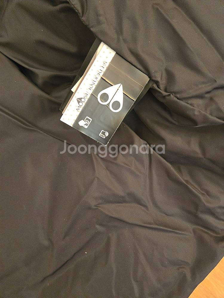 무스너클 패딩 판매합니다--4