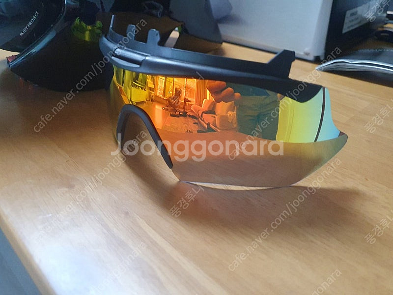 루디프로젝트 헬멧 판매합니다.--4