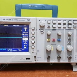 Tektronix 사의 100MHz, 2채널 Digital Oscilloscope, TDS2012B