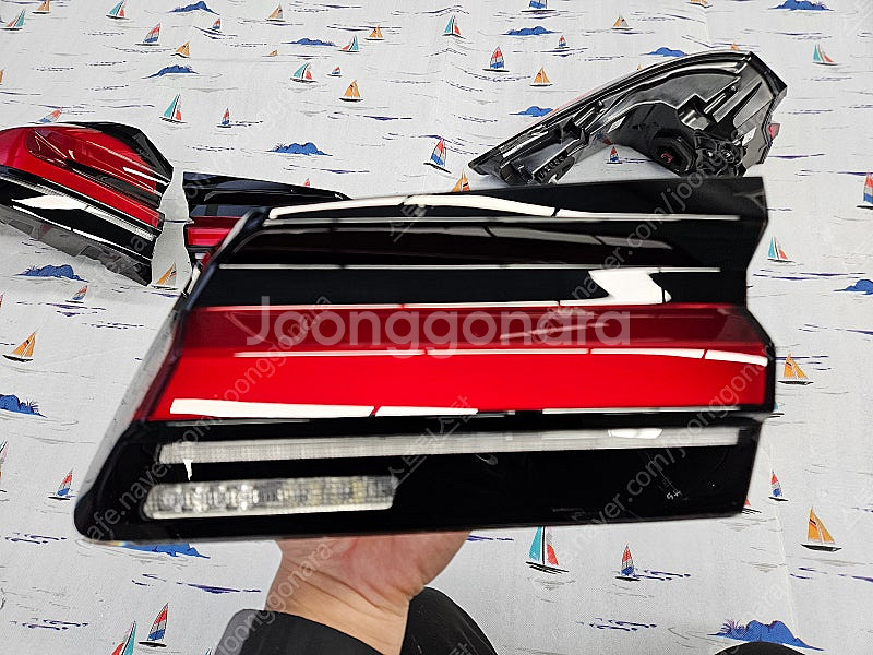 정품 BMW5시리즈 G30 후기형 테일램프 물받이는 없...--5