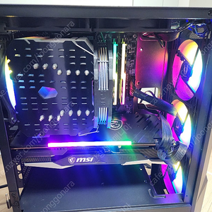 5700x3d, rx6800(rtx3070 ti, rtx4070 사이 급), 32g 본체 판매합니다.