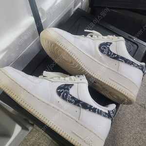 나이키 에어포스 1 07 에센셜 페이즐리 스우