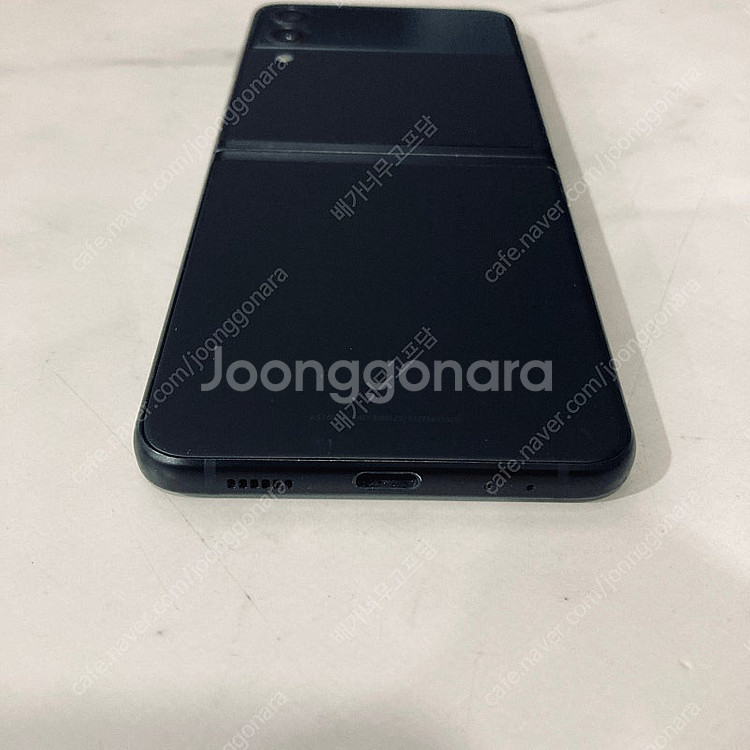 갤럭시 Z플립3 블랙 256기가 7만5천원 판매합니다!--2