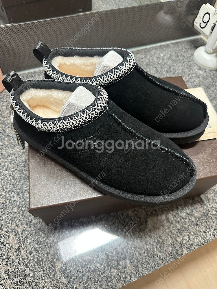 어그 타스만 블랙 270(호주판)--0