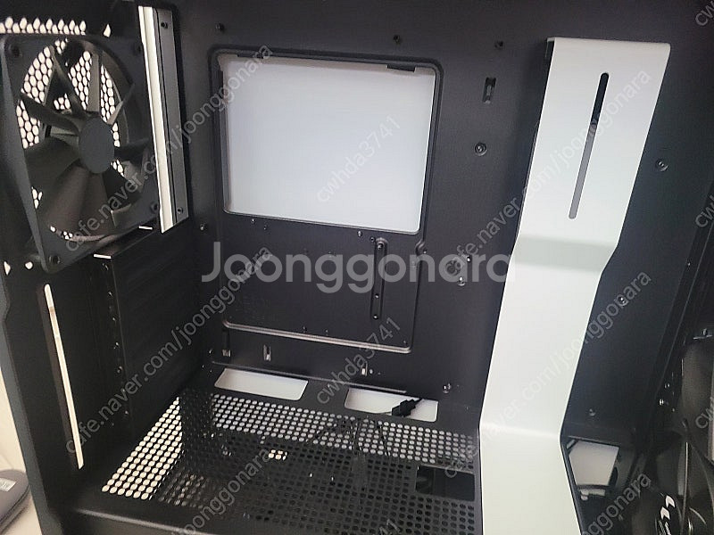 NZXT H7 FLOW 블랙 앤 화이트 팝니다.--1