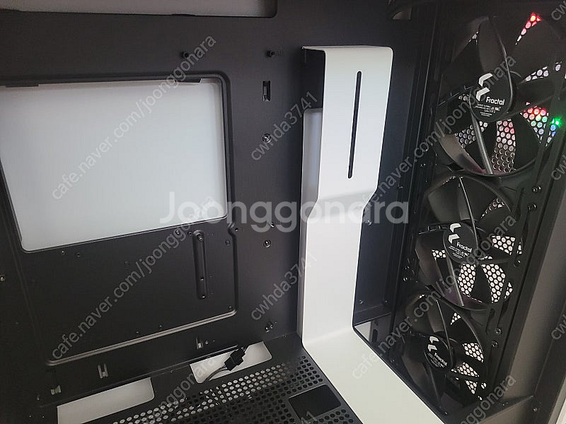 NZXT H7 FLOW 블랙 앤 화이트 팝니다.--2