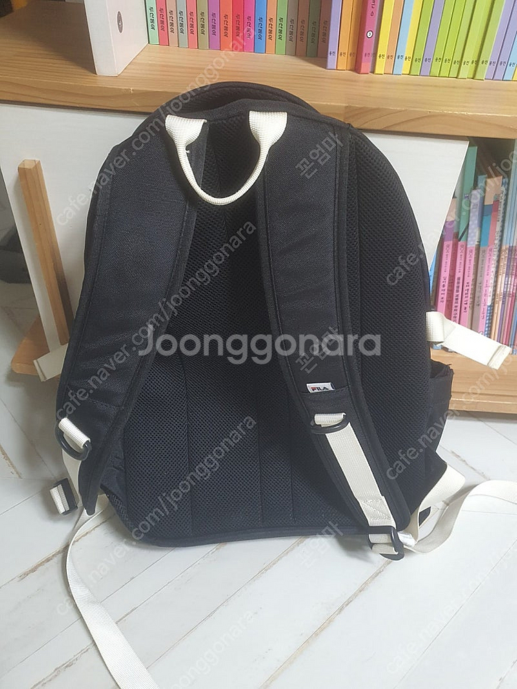 휠라책가방 블랙 판매해요--1