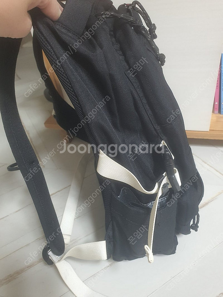 휠라책가방 블랙 판매해요--2