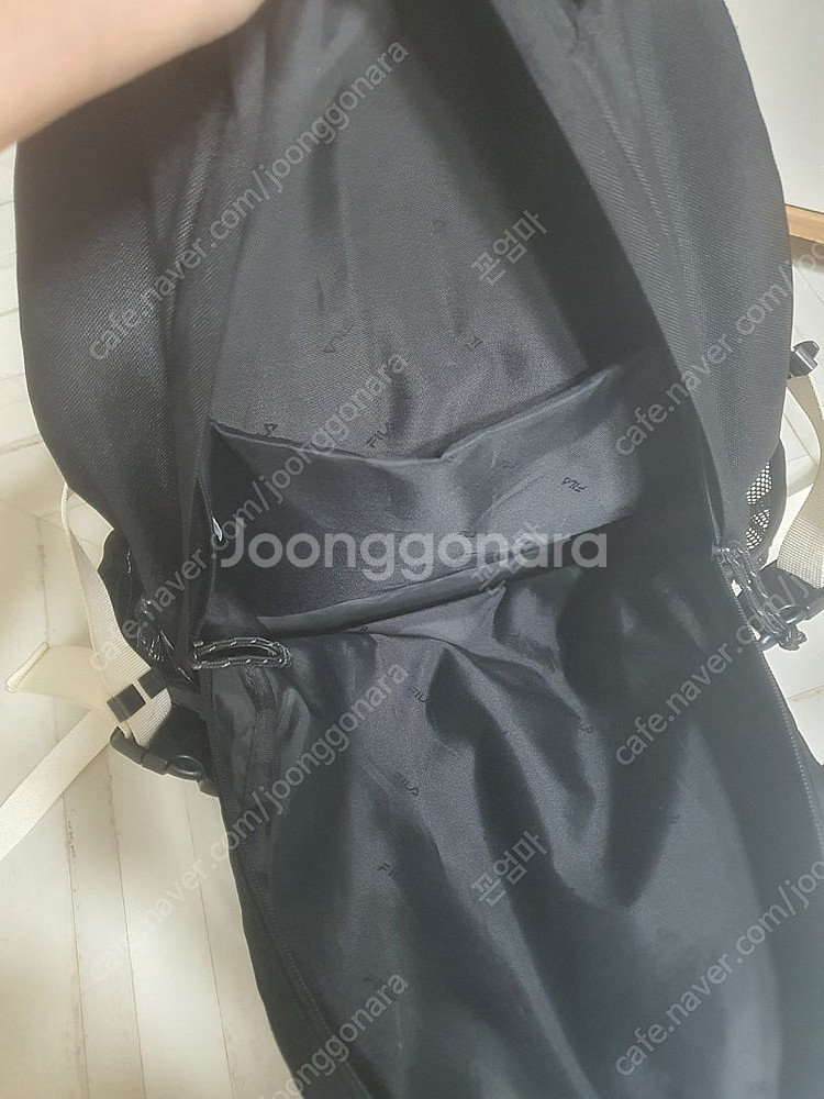 휠라책가방 블랙 판매해요--3