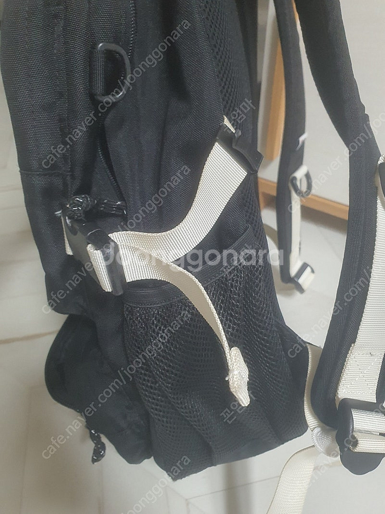 휠라책가방 블랙 판매해요--4