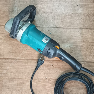 마끼다 전동공구 중고- 광택기(폴리셔/makita 9227CB), 중량 함마드릴(HR 4030C), 임팩렌치(tw0200, 0350, 6906 ), 임팩 드릴 팝니다