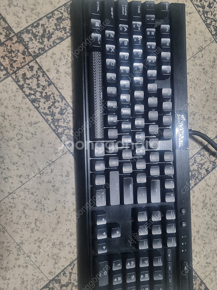 K70 lux 스피드 은축 판매합니다.--0