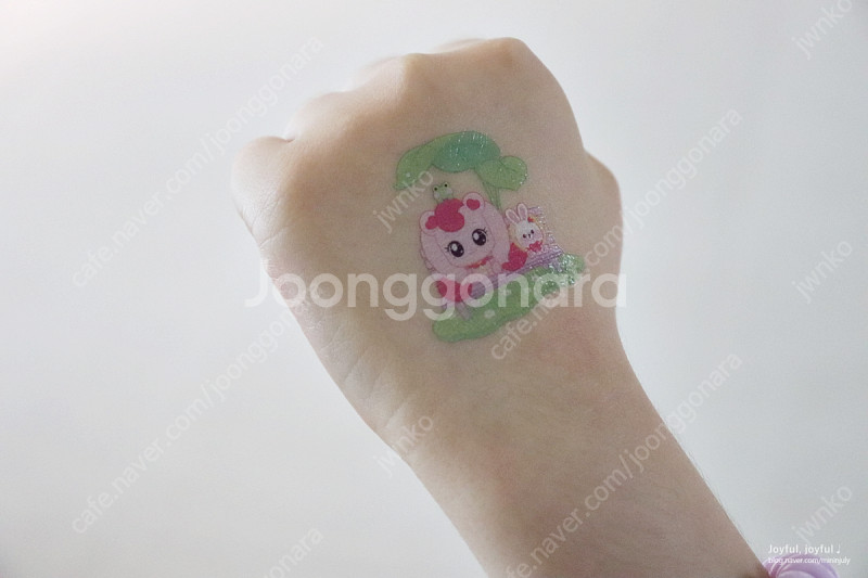 맘스터치 하츄핑 타투스티커 팝니다.--0