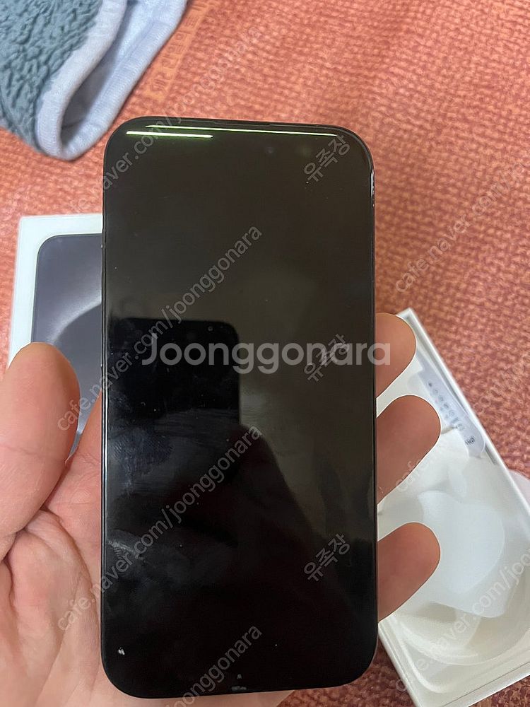 아이폰15프로 128gb 블랙 액정파손 팝니다--1