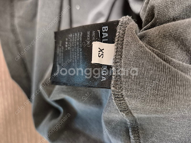 발렌시아가 반팔 워싱티셔츠 판매합니다.--3