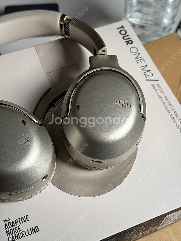 JBL TOUR ONE M2 샴페인 색상--0