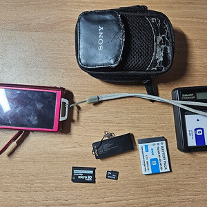 소니 빈티지 컴팩트 디카 SONY DSC-T200 팝니다. c타입 충전기 및 마이크로sd카드 어댑터, 리더기 포함