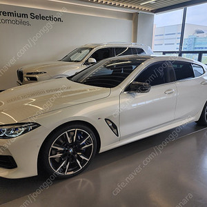 BMW 24년식 M850i 차량 알파인화이트 색상 8000km 리스 승계