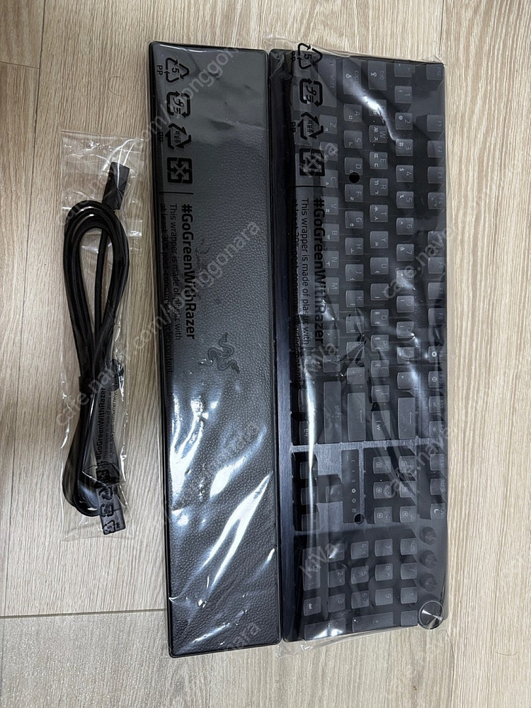 레이저 헌츠맨 V3 PRO 풀배열 + 키보드 루프 판매합니다--1