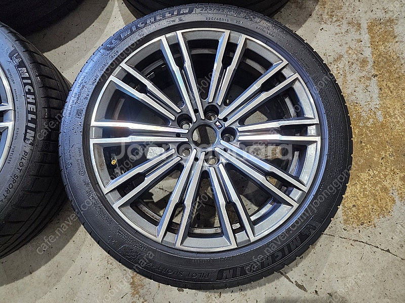 bmw g바디 3시리즈 790m 18인치 휠타이어 판매합니다--1