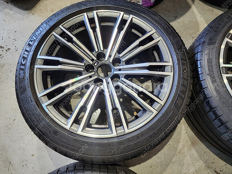 bmw g바디 3시리즈 790m 18인치 휠타이어 판매합니다--3