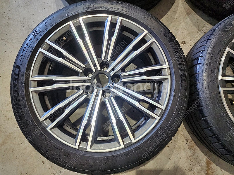 bmw g바디 3시리즈 790m 18인치 휠타이어 판매합니다--4