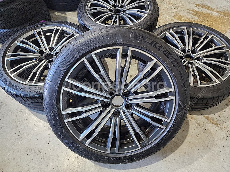 bmw g바디 3시리즈 790m 18인치 휠타이어 판매합니다--7