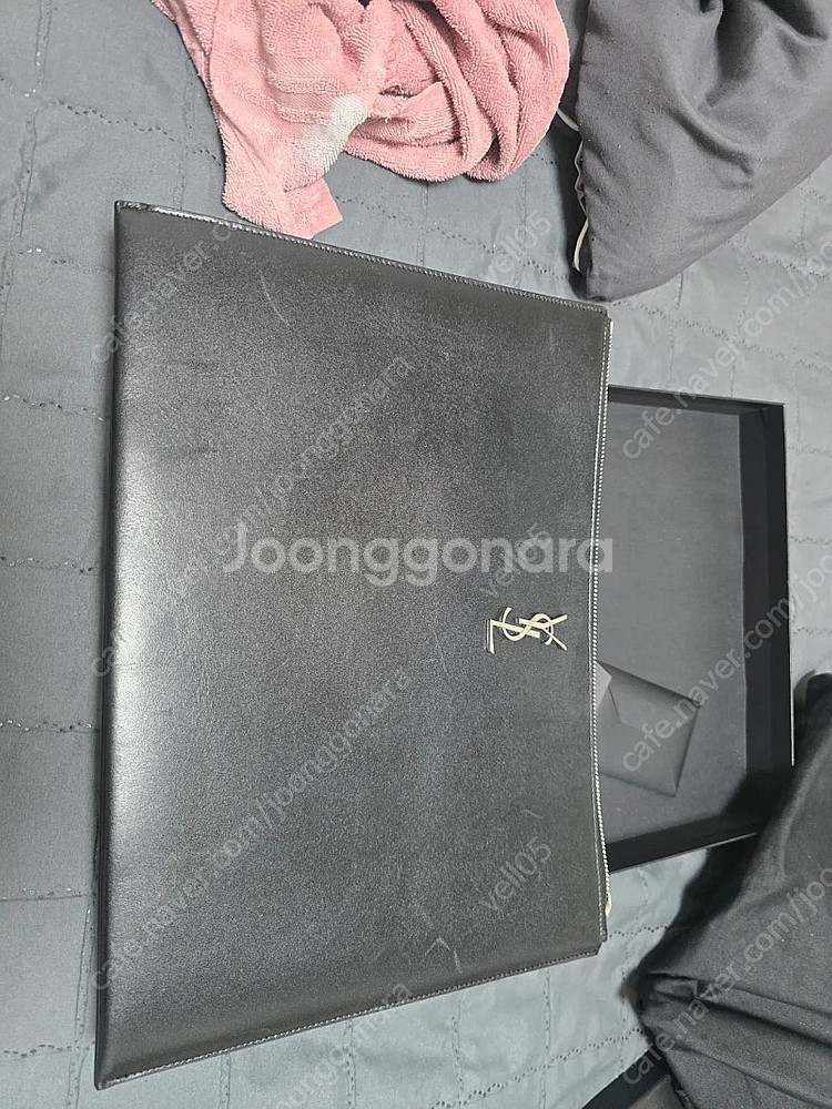 생로랑클러치 블랙 레더 은장 로고 모노그램 L--1