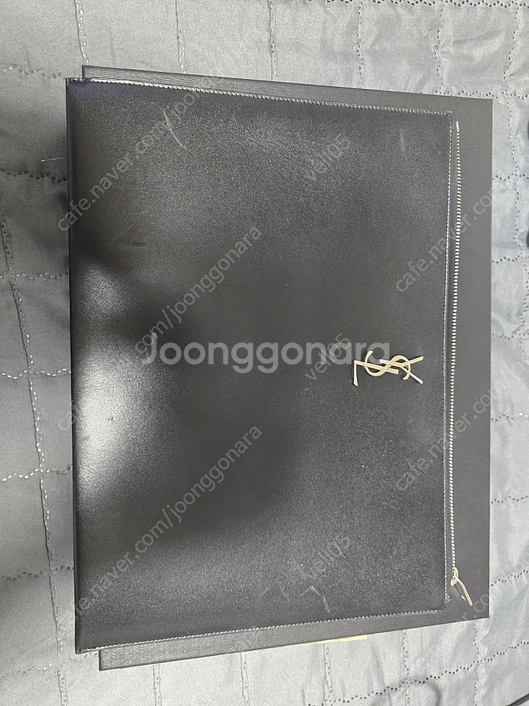생로랑클러치 블랙 레더 은장 로고 모노그램 L--4